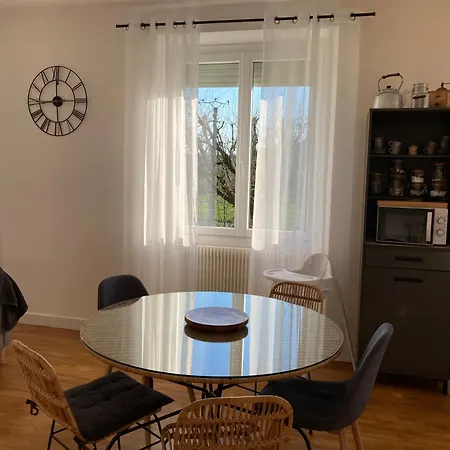 Les Clés Des Champs Côté Jardin Сasa de vacaciones *