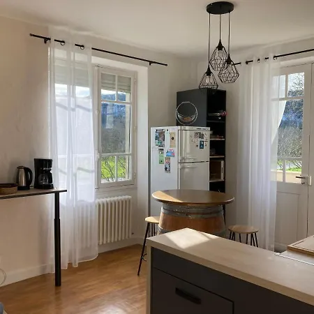 Les Clés Des Champs Côté Jardin Casa de Férias *