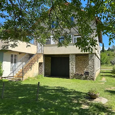 Casa de Férias Les Clés Des Champs Côté Jardin